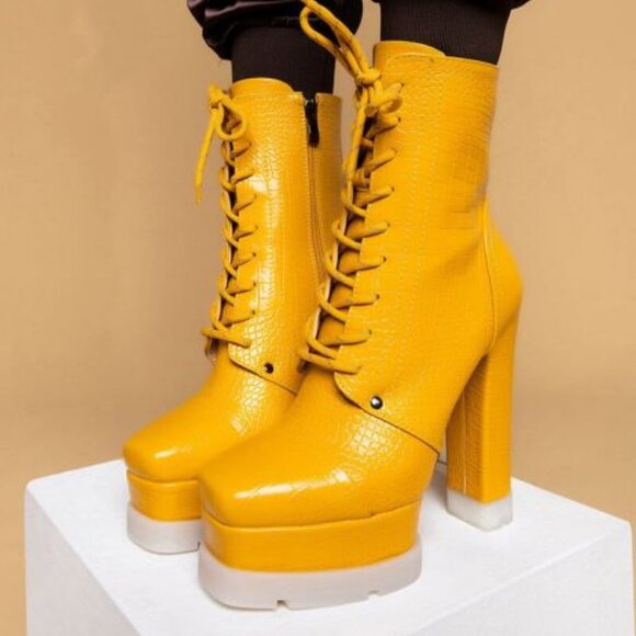 AZALEA WANG NOT YOUR AVERAGE CHUNKY BOOTIE IN YELLOW ( BRAND NEW !!!!) - Picture 1 of 8